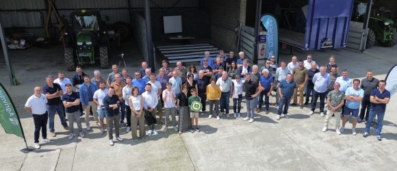 Partenaires, acteurs locaux, collègues, amis et membres de la famille réunis autour de la Famille Chantereau pour célébrer 40 ans d’agriculture et la mise en service de leur centrale solaire Eurasolis.